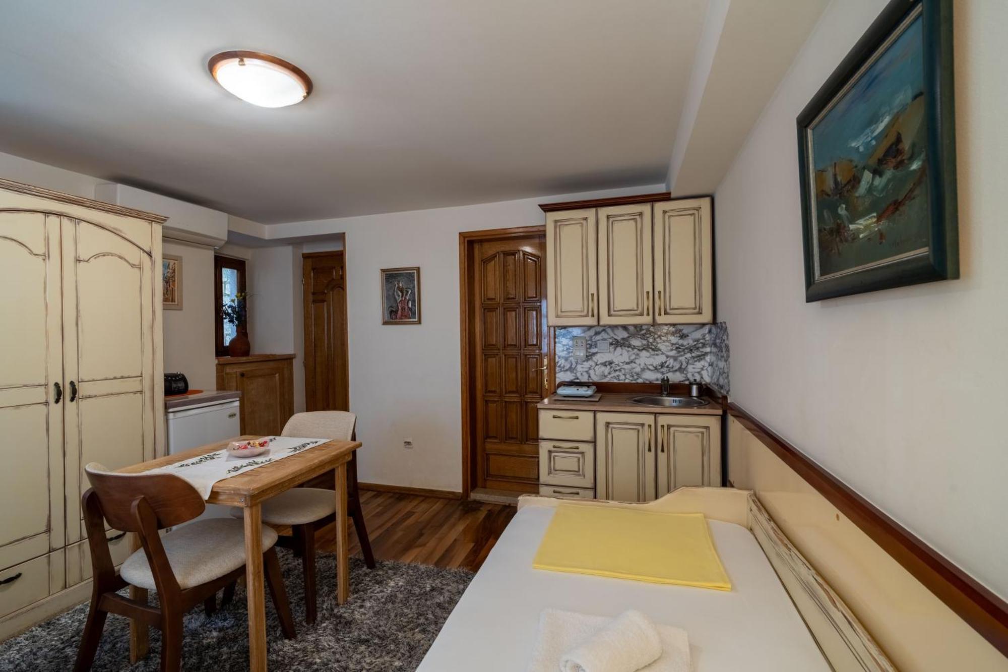 Studios Belvi โกตอร์ ภายนอก รูปภาพ